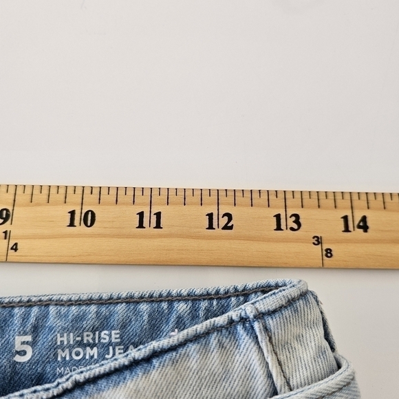 🆕️ Arizona Jeans High Rise Mom Jean Semi- Relaxed fit with tapered leg - Picture 4 of 9